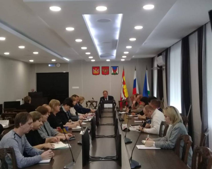 16 октября глава Верхнемамонского муниципального района Николай Иванович Быков провел еженедельное оперативное совещание с заместителями, руководителями отделов администрации муниципального района, руководителями предприятий, учреждений.. 16 октября глава Верхнемамонского муниципального района Николай Иванович Быков провел еженедельное оперативное совещание с заместителями, руководителями отделов администрации муниципального района, руководителями предприятий, учреждений..