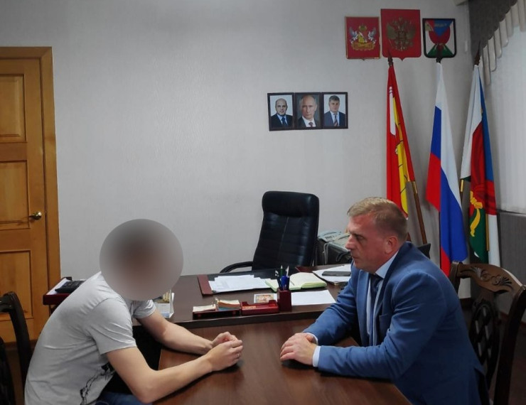 9 ноября глава Верхнемамонского муниципального района О.А. Михайлусов встретился с нашим земляком – участников СВО, который был мобилизован прошлой осенью.. 9 ноября глава Верхнемамонского муниципального района О.А. Михайлусов встретился с нашим земляком – участников СВО, который был мобилизован прошлой осенью..