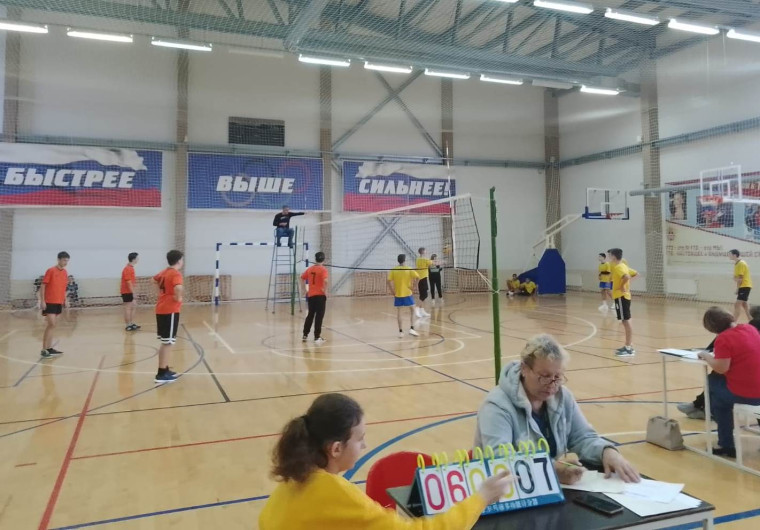 28 октября в ДЮСШ прошло первенство Верхнемамонского района по волейболу среди юношей и девушек 2008 г.р. и младше. В соревнованиях приняли участие 7 команд юношей и 7 команд девушек, всего 102 человека..
